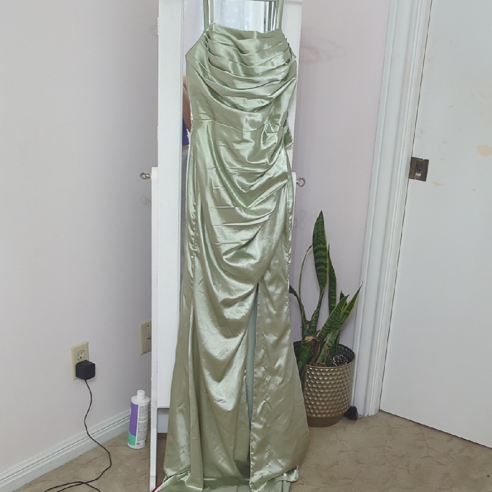 Amazon Elegant Green Satin Wedding Dress